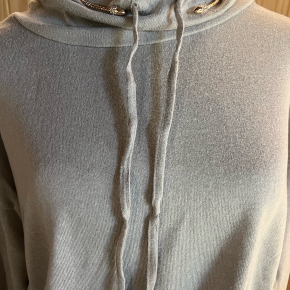 🩶🌸Gray Pullover With Cowl Neck🌸🩶 - Picture 2 of 10